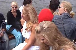 边做奶水边喷h高h共妻